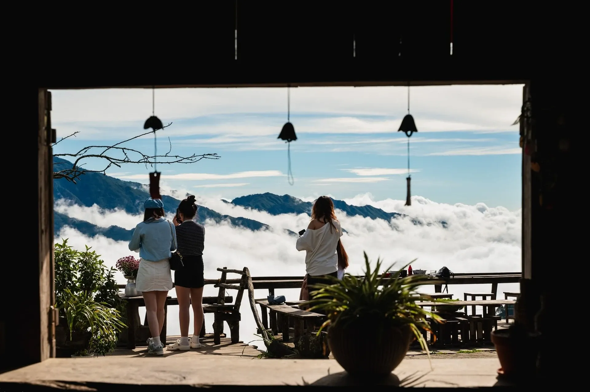 Cloud hunting in Ta Xua: The ultimate guide for firstcomers to Vietnam 1 cloud hunting in Ta Xua Vietnam travel guide