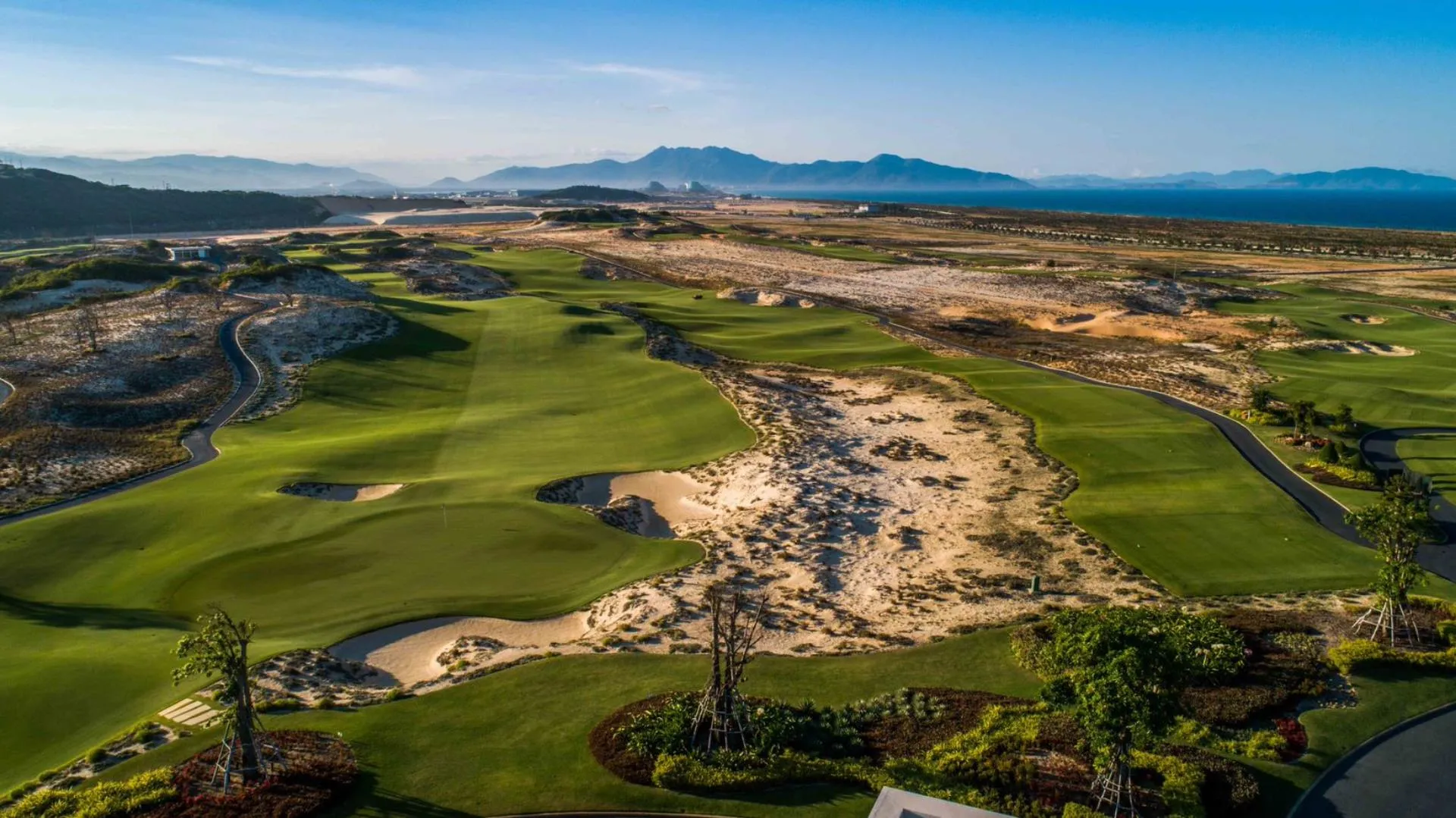 Golfing by the ocean: Top 7 coastal golf courses in Vietnam 1 coastal golf courses in vietnam